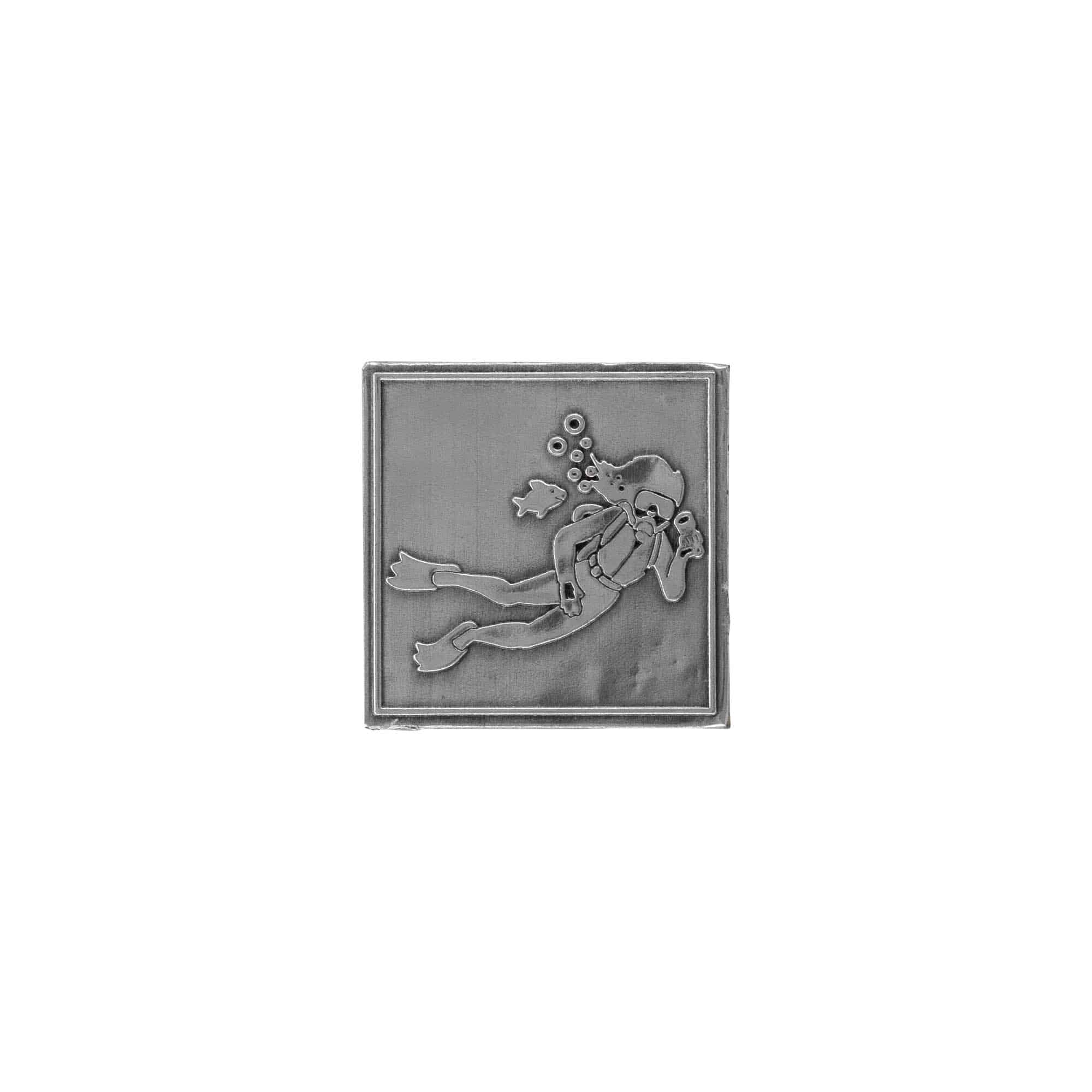 Tinnen etiket 'Duiker', vierkant, metaal, zilver Tinnen etiket 'Duiker', vierkant, metaal, zilver