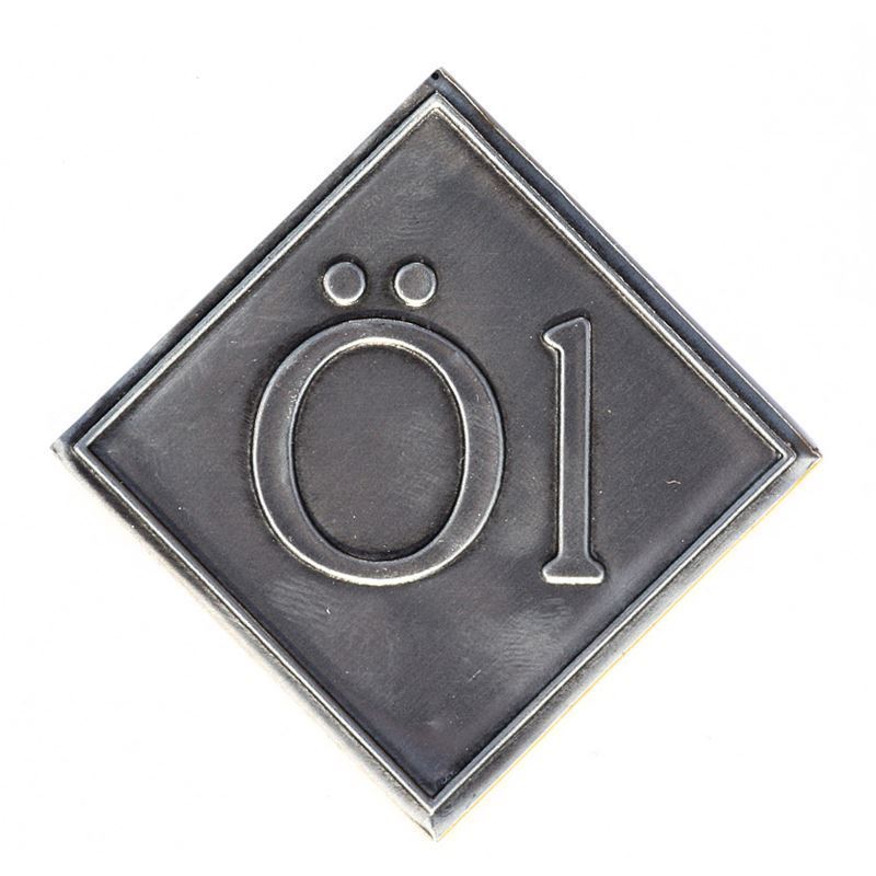 Tinnen etiket 'Olie', vierkant, metaal, zilver Tinnen etiket 'Olie', vierkant, metaal, zilver